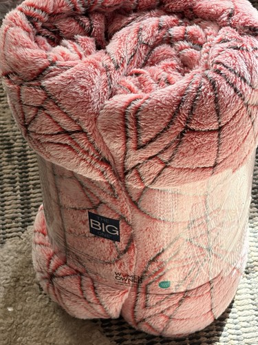 MARVEL SPIDER MAN ULTRA PLUSH ULTRA LUXURIOUS LARGE THROW - photo 3