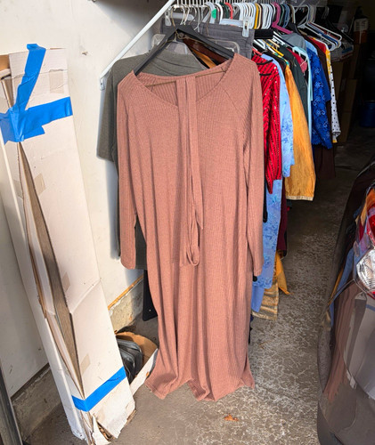 WOMENS BROWN RIBBED KNIT MIDI SWEATER DRESS SCOOP NECK