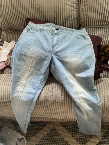 LADIES ASHLEY STEWART DENIM JEANS IN A SIZE 18W IN MINT CONDITIO