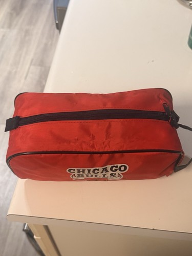NBA Chicago Bulls Red Cosmetic Bag or Shaving Kit - photo 3