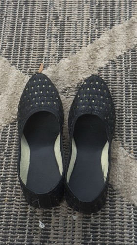 Women's Black and Gold Flat Shoes - Size 7 - photo 2