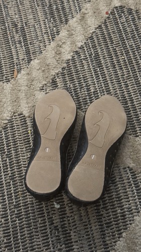Women's Black and Gold Flat Shoes - Size 7 - photo 3