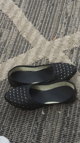 Women's Black and Gold Flat Shoes - Size 7 - photo 5