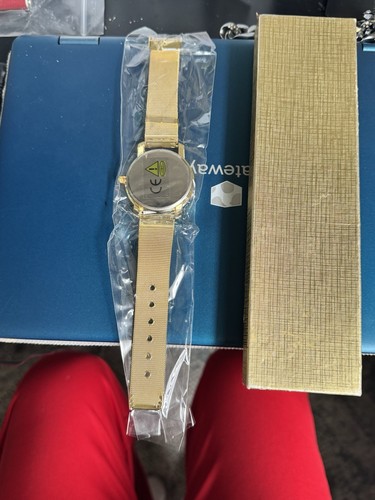 UNISEX QUARTZ WRISTWATCH IN AN ALL GOLD DIAL - photo 2