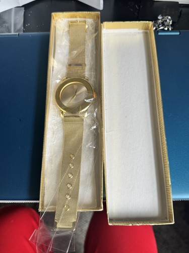 UNISEX QUARTZ WRISTWATCH IN AN ALL GOLD DIAL - photo 3