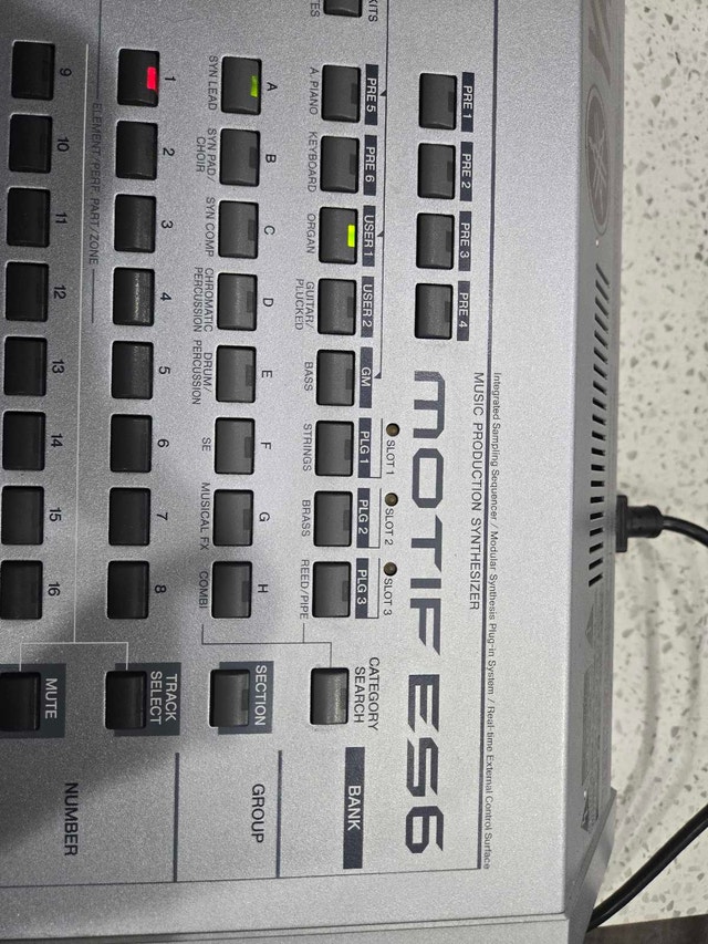 Yamaha Motif ES 6 61 key synthesizer - photo 4