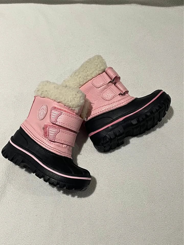 NEW Joe Fresh Toddler Snow Boots Size 4