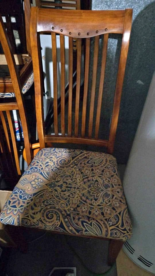 Large table & 6 chairs