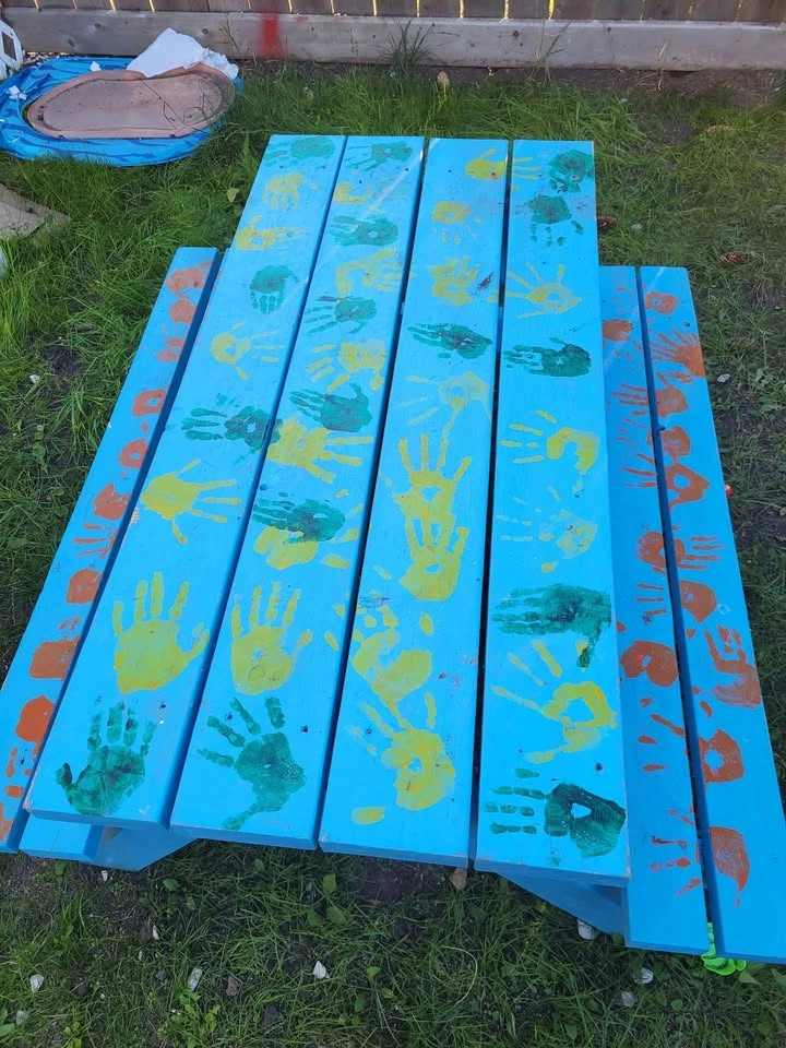 Kids picnic table