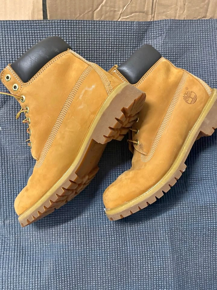 Timberland 6-Inch Premium Waterproof Boots Size 10M