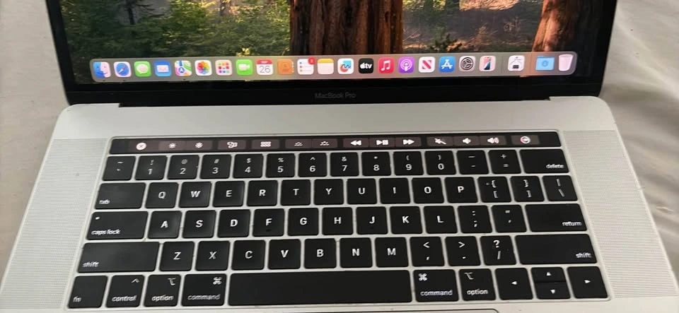Apple MacBook Pro 15-inch 2018 i7 16GB RAM - photo 3