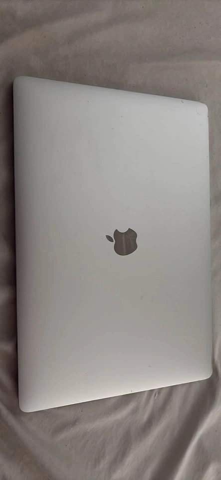 Apple MacBook Pro 15-inch 2018 i7 16GB RAM - photo 4