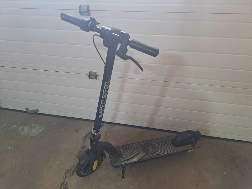 Wheelspeed Primer electric scooter for parts - photo 2