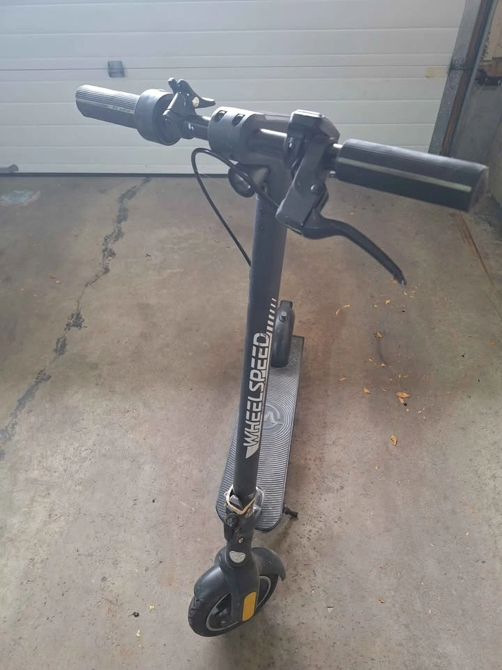Wheelspeed Primer electric scooter for parts - photo 3