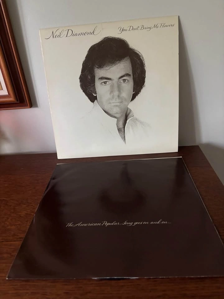 Pristine 1978 Neil Diamond You Don't Bring Me Flowers Vinyl LP - photo 2