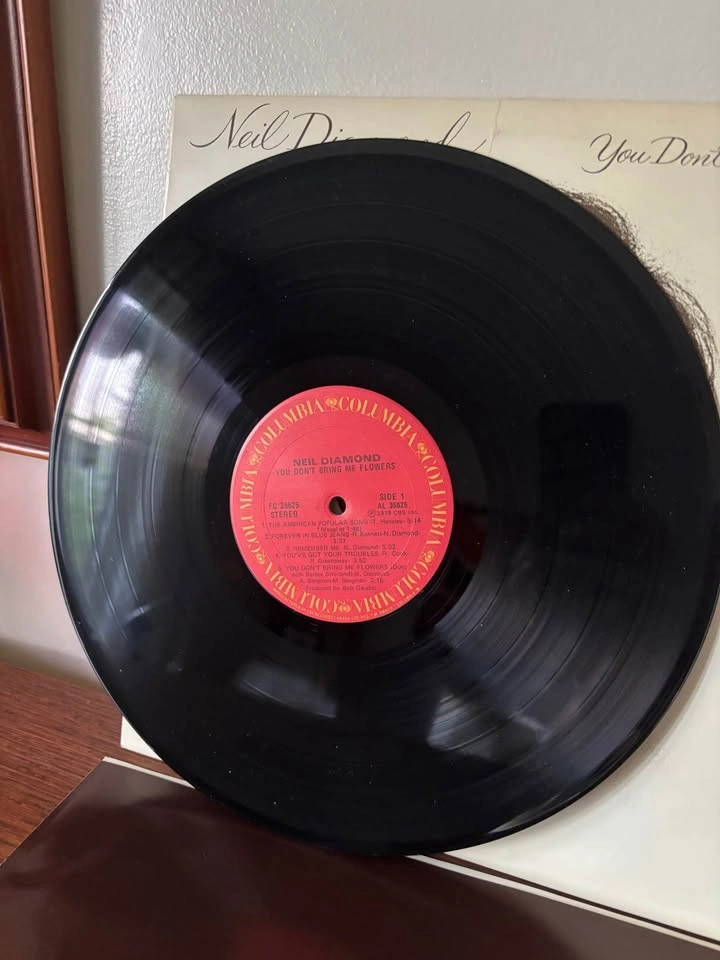 Pristine 1978 Neil Diamond You Don't Bring Me Flowers Vinyl LP - photo 4