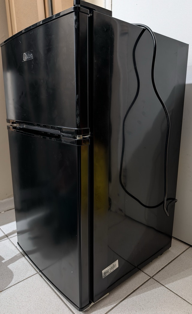 Midea 3.1 Cu.ft Mini Fridge w Freezer, Energy Star, for Dorm