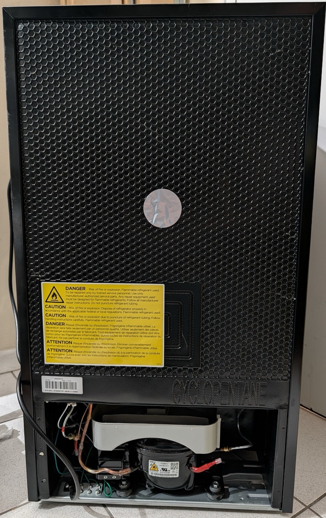 Midea 3.1 Cu.ft Mini Fridge w Freezer, Energy Star, for Dorm - photo 3