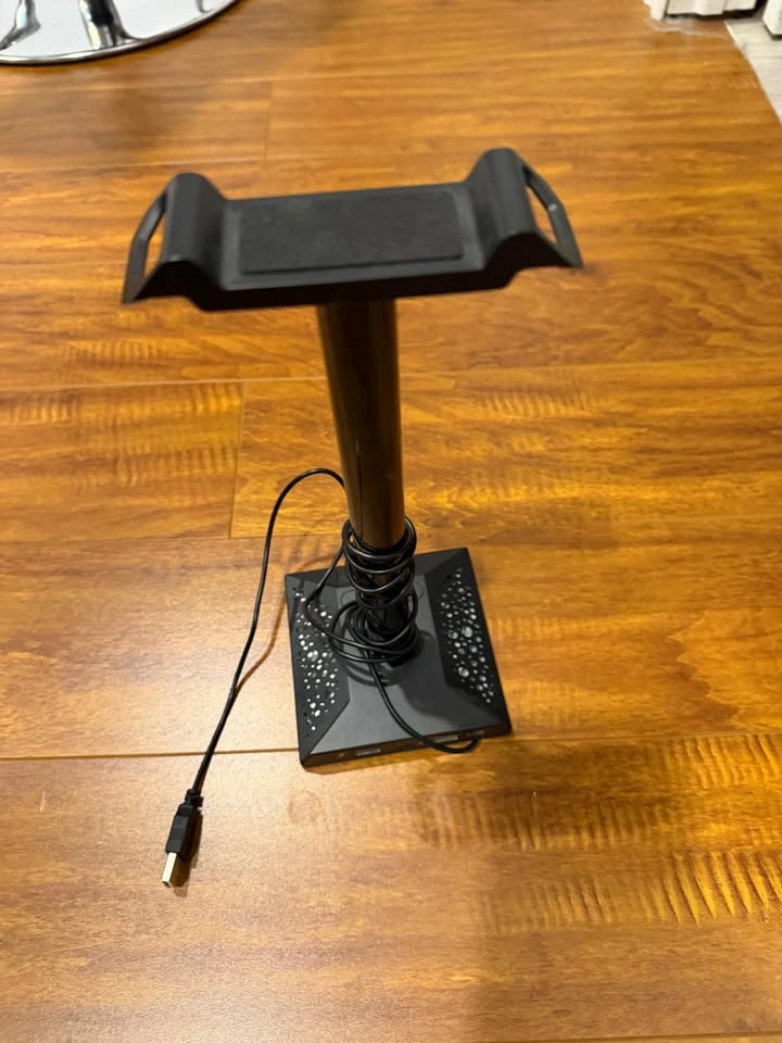 Gaming Headset Stand with USB Charging Ports – Cyboy - photo 4
