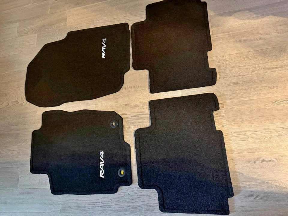 Genuine OEM Toyota RAV4 Carpet Floor Mats – Brand New – 4 Piece