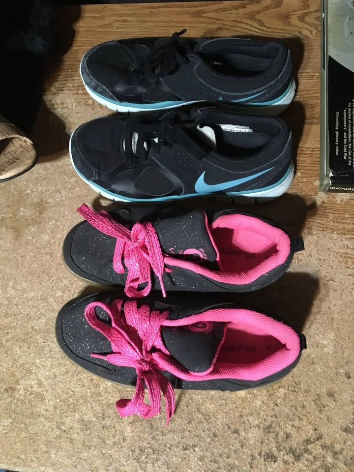 Lot of 11 Women's Shoes: Heels, Sandals, Sneakers Size 4-10 - photo 4
