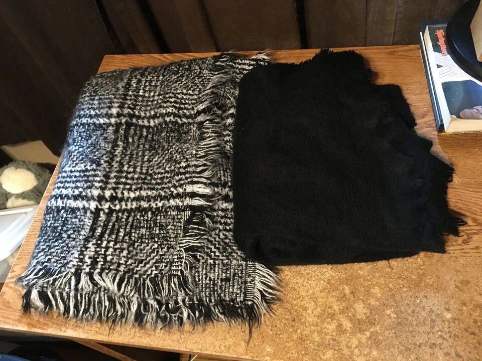 Lot of 3 Women's Neck Warmers Express Black & White - photo 2