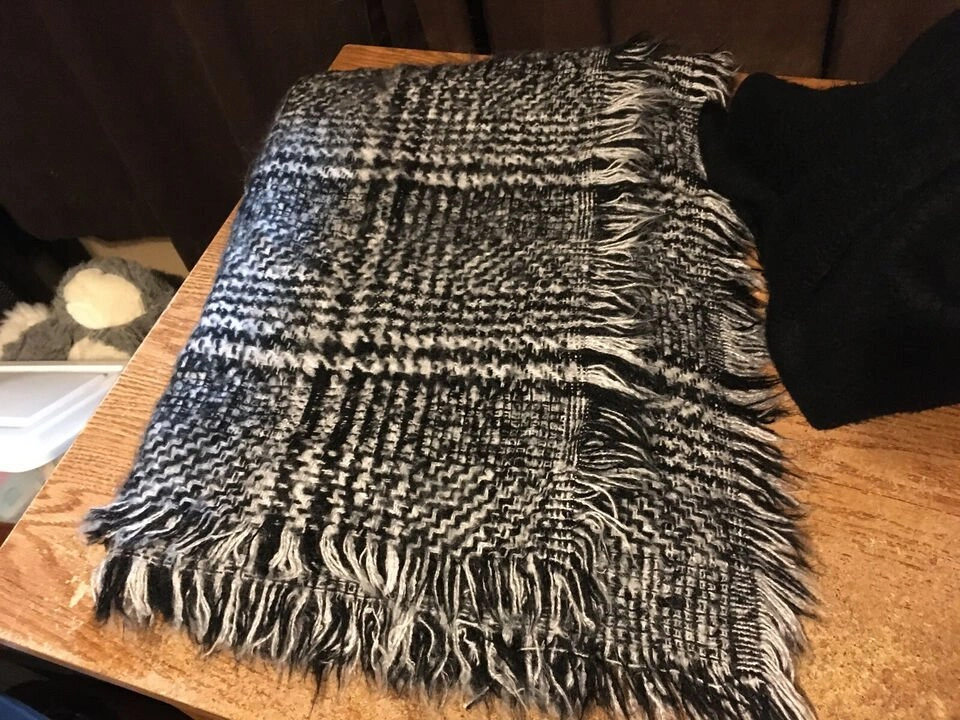 Lot of 3 Women's Neck Warmers Express Black & White - photo 5