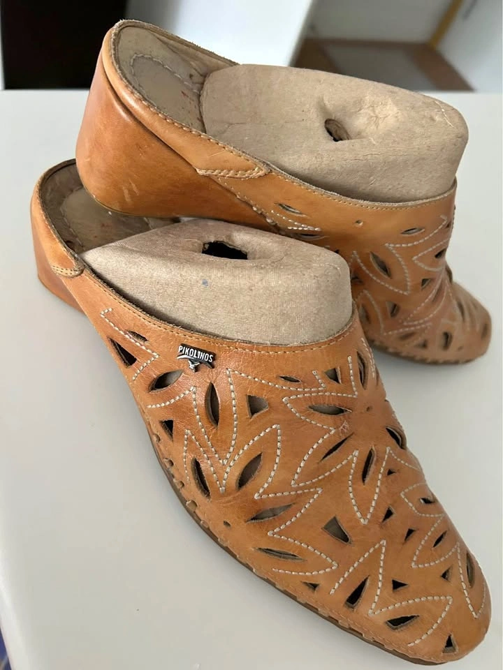 Pikolinos Leather Cutout Mules