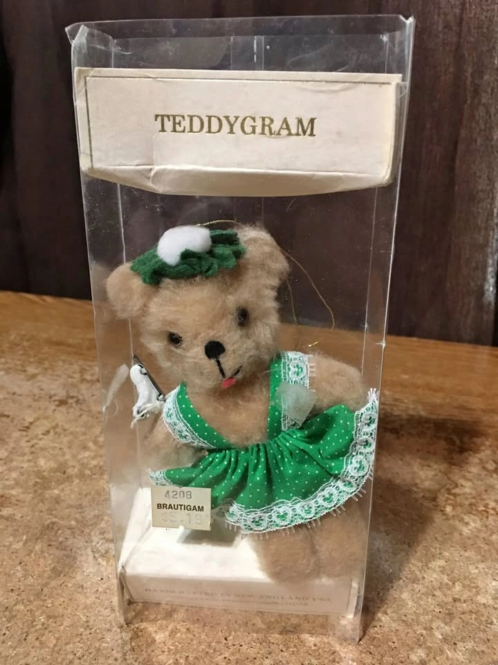 CUDDLES INC TEDDYGRAM TEDDY BEAR ICE SKATER GREEN DRESS AND HAT