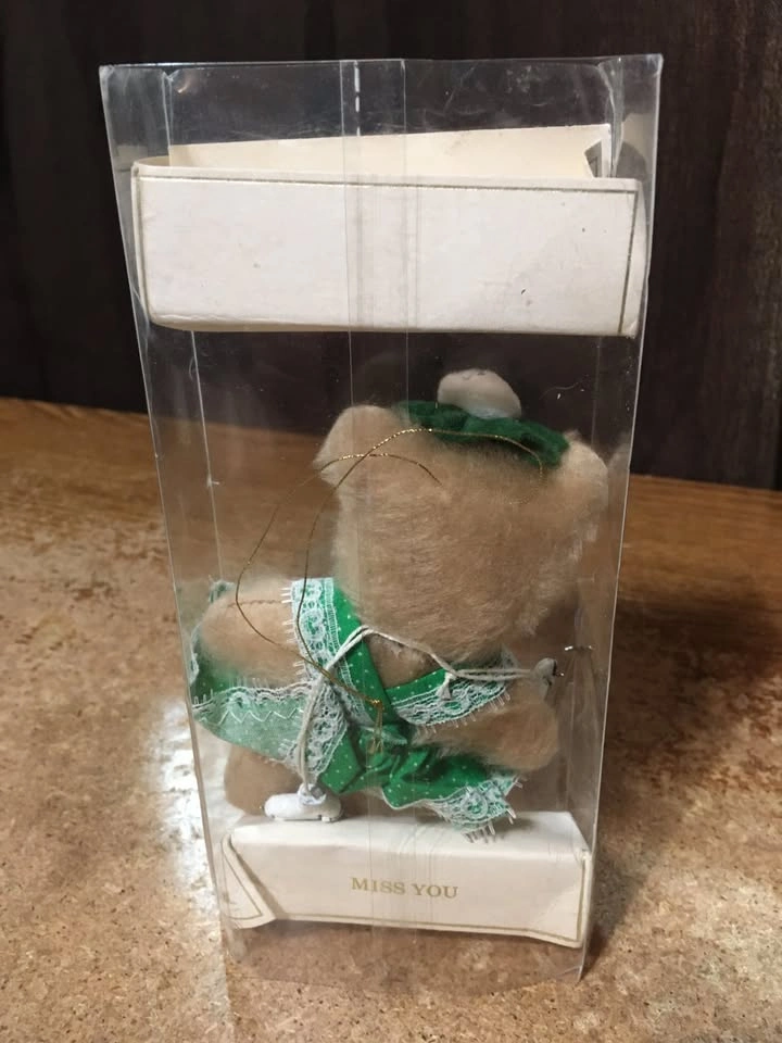 CUDDLES INC TEDDYGRAM TEDDY BEAR ICE SKATER GREEN DRESS AND HAT - photo 2