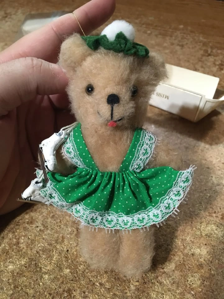 CUDDLES INC TEDDYGRAM TEDDY BEAR ICE SKATER GREEN DRESS AND HAT - photo 3