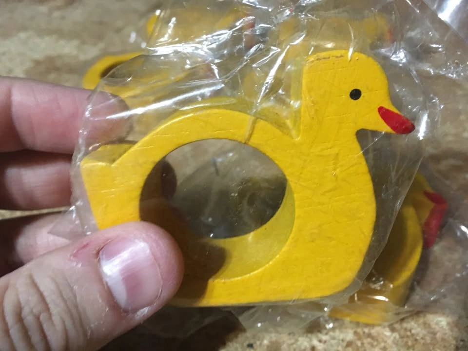 VINTAGE SET OF 6 NAPKIN RING HOLDERS MATCHING WOOD YELLOW DUCKS - photo 2