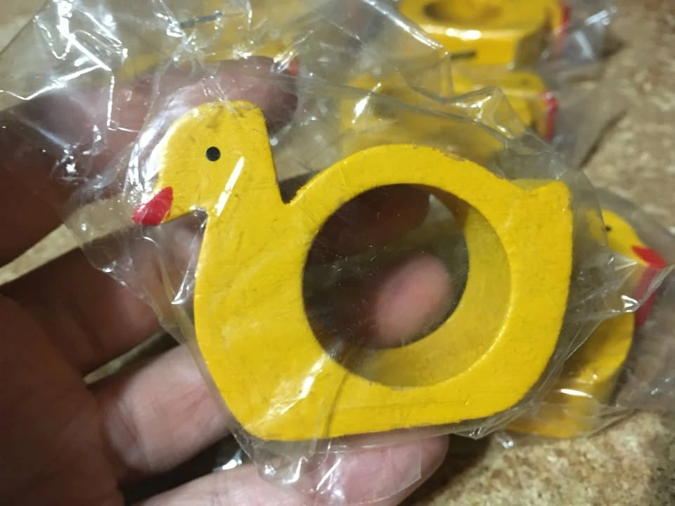 VINTAGE SET OF 6 NAPKIN RING HOLDERS MATCHING WOOD YELLOW DUCKS - photo 3