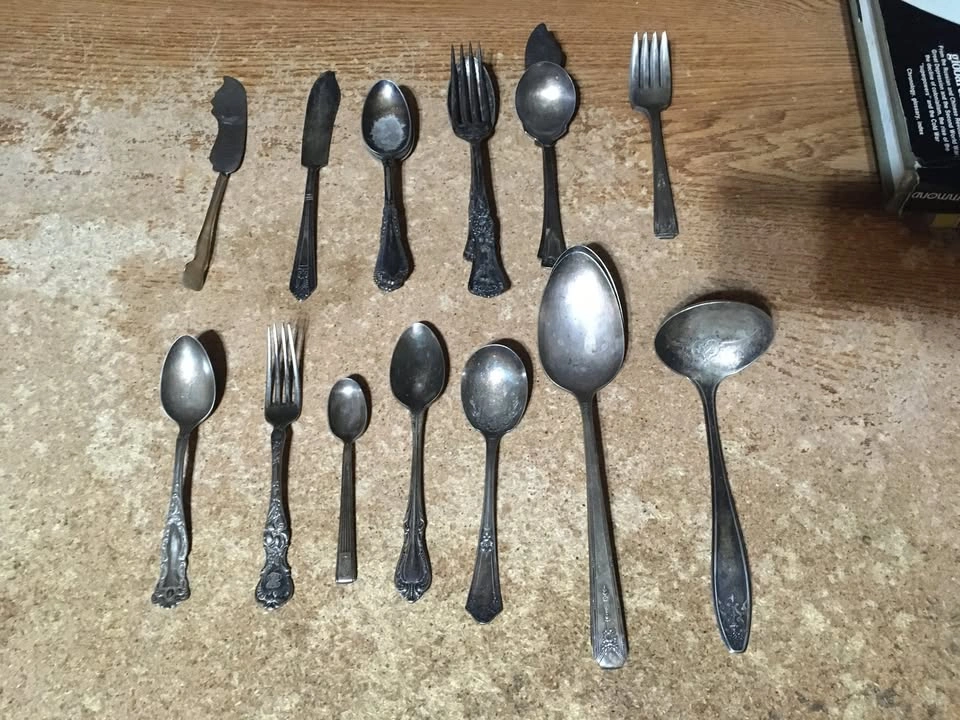 Lot of 23 Silver Plate Flatware Various Brands - photo 2