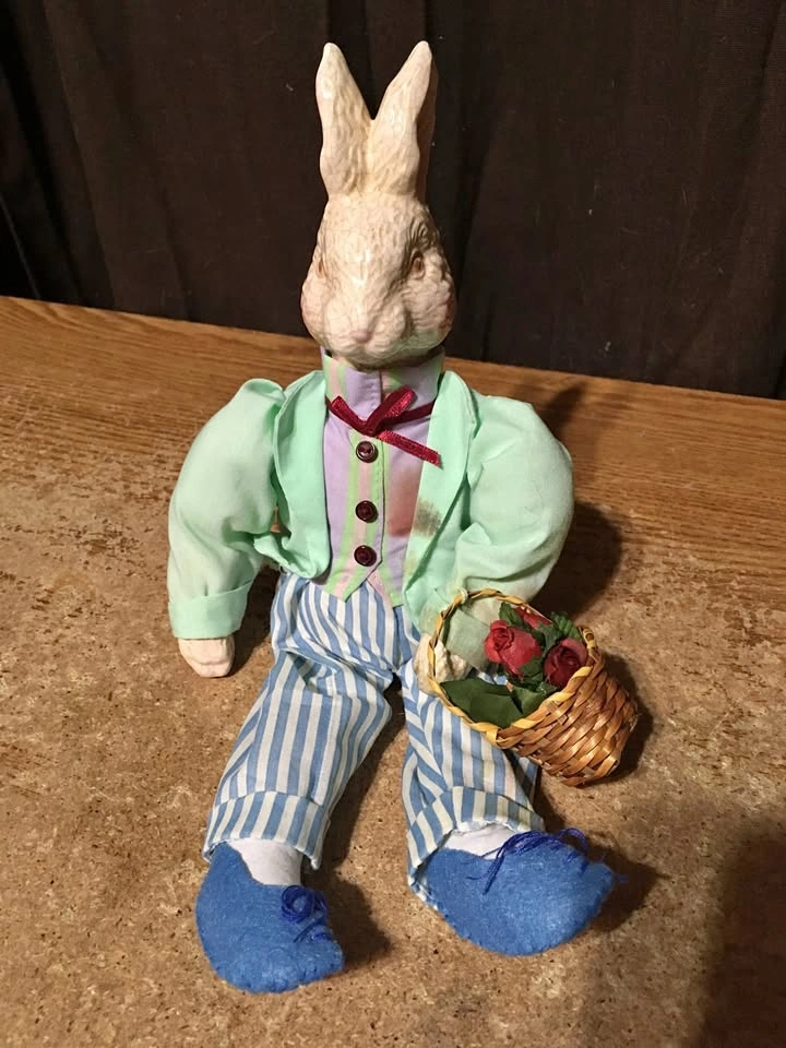 2002 AVON GIFT COLLECTION DAD BUNNY RABBIT SHELF SITTER