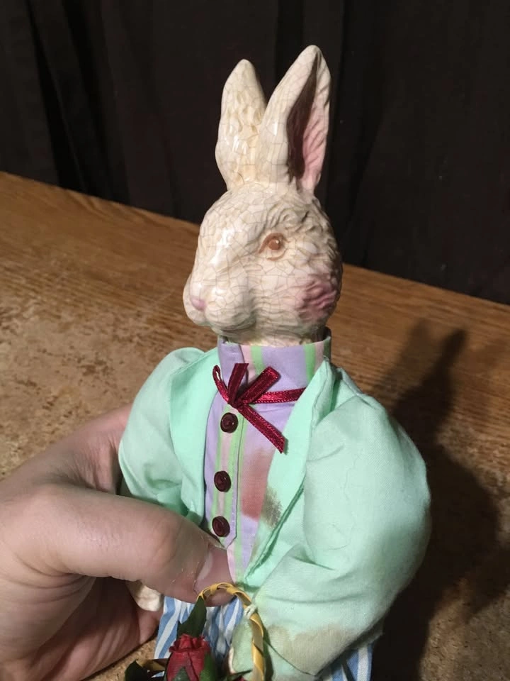 2002 AVON GIFT COLLECTION DAD BUNNY RABBIT SHELF SITTER - photo 3