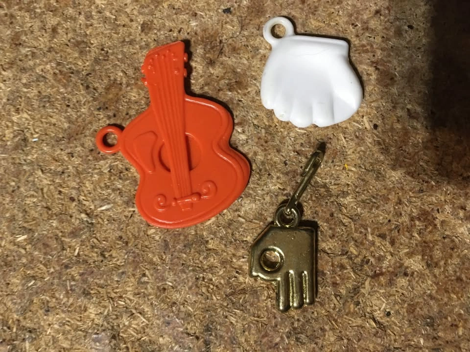 Vintage Cracker Jack Joke Books and Charms - photo 2