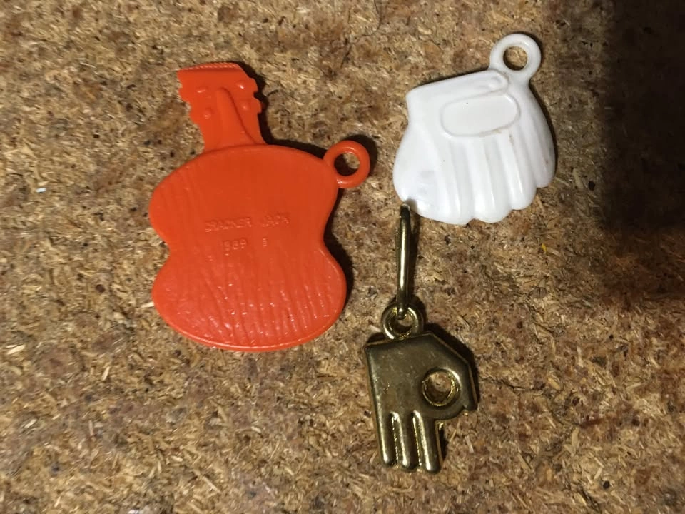 Vintage Cracker Jack Joke Books and Charms - photo 3