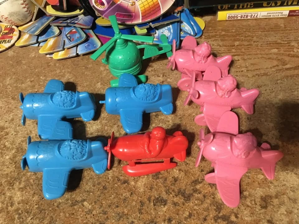 BIG LOT OF VINTAGE MCDONALDS HAPPY MEAL TOYS MICHAEL JORDAN - photo 3