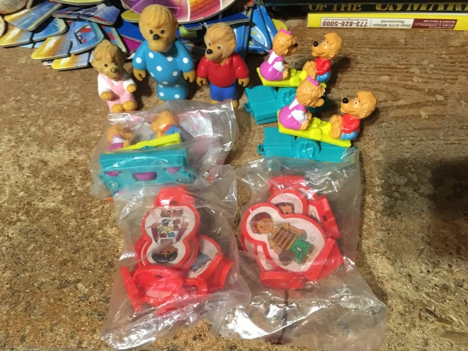 BIG LOT OF VINTAGE MCDONALDS HAPPY MEAL TOYS MICHAEL JORDAN - photo 4