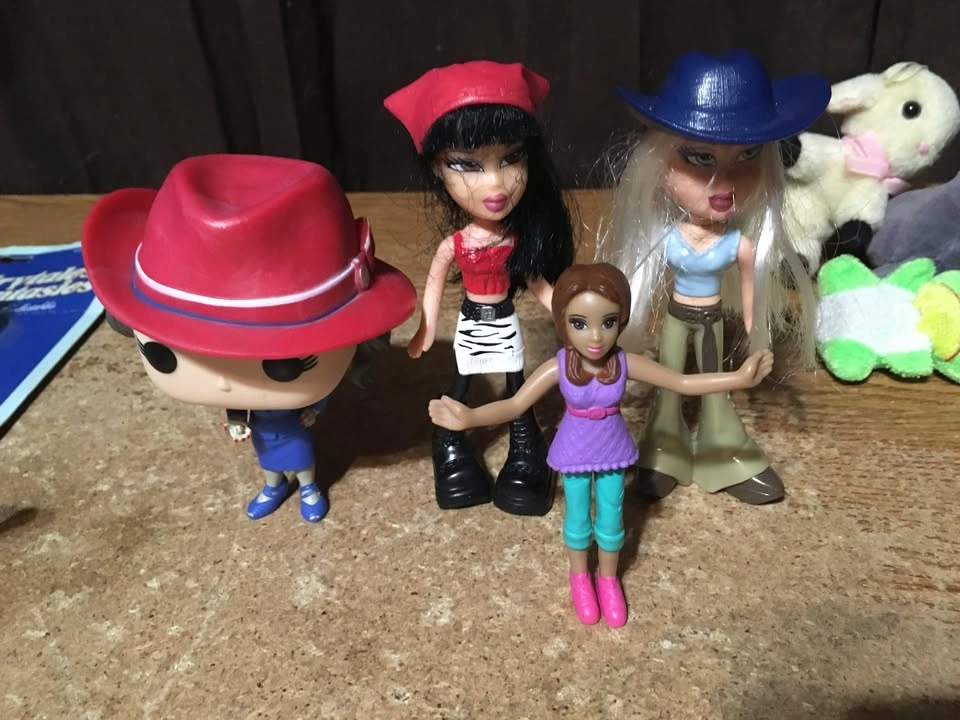 Lot of 42 Figures and Dolls: McDonalds, Bratz, TMNT, and More - photo 4