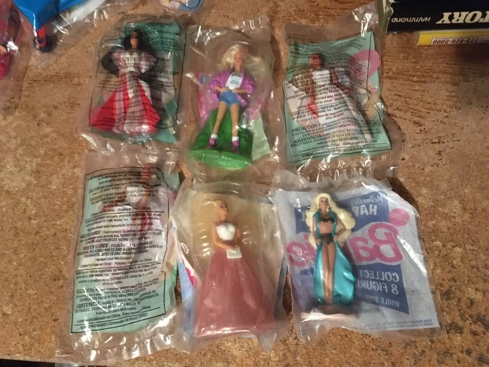 Large Lot of 47 Barbie Figures & Accessories - photo 4