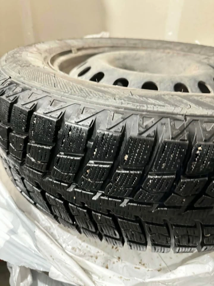 Winter Tires w/ Rims 235/65/R17 - photo 5