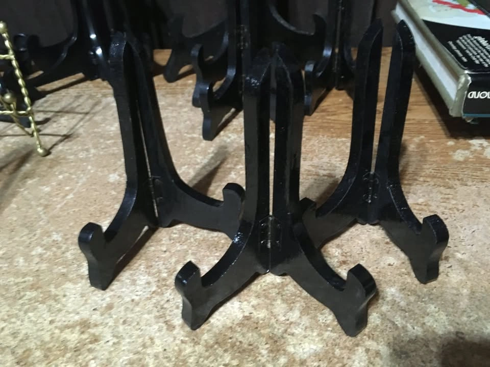 LOT OF 23 VINTAGE PLATE DISPLAY STANDS HOLDERS WOOD PLASTIC META - photo 3
