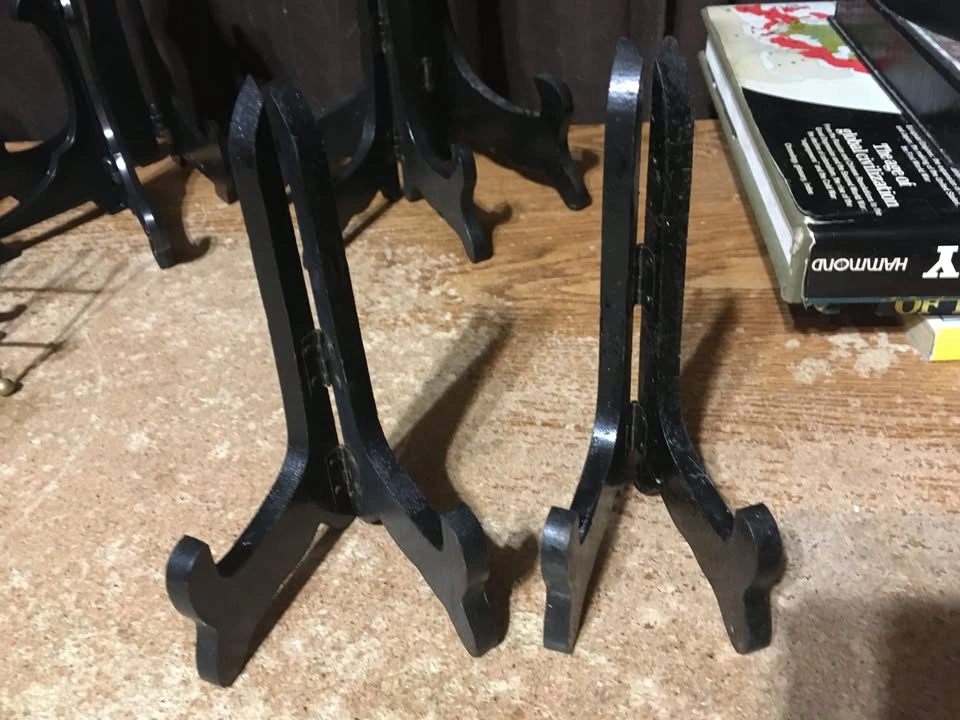 LOT OF 23 VINTAGE PLATE DISPLAY STANDS HOLDERS WOOD PLASTIC META - photo 4