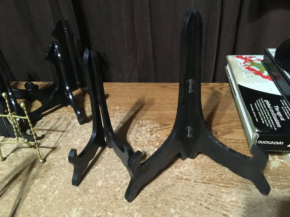 LOT OF 23 VINTAGE PLATE DISPLAY STANDS HOLDERS WOOD PLASTIC META - photo 5