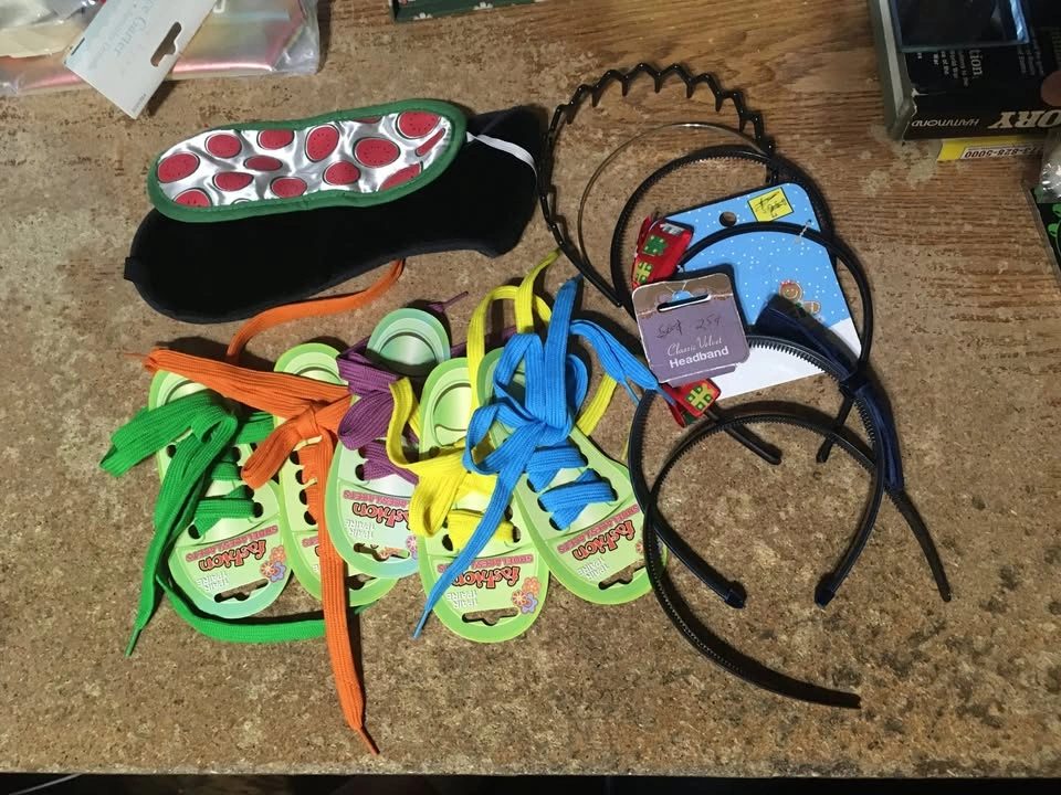 Vintage & New Lot of Ipsy Bags, Accessories, and Avon Items - photo 3