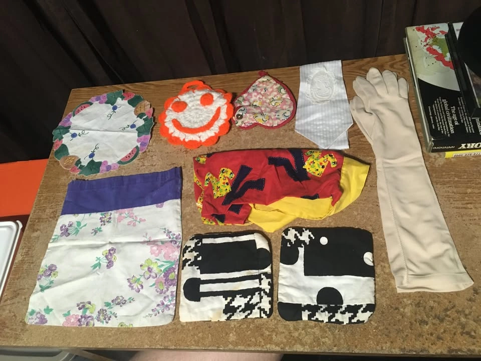Vintage & New Lot of Ipsy Bags, Accessories, and Avon Items - photo 5