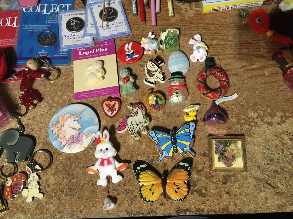Lot of Pins, Buttons, Keychains, Magnets, Tokens, and Crafts - photo 2