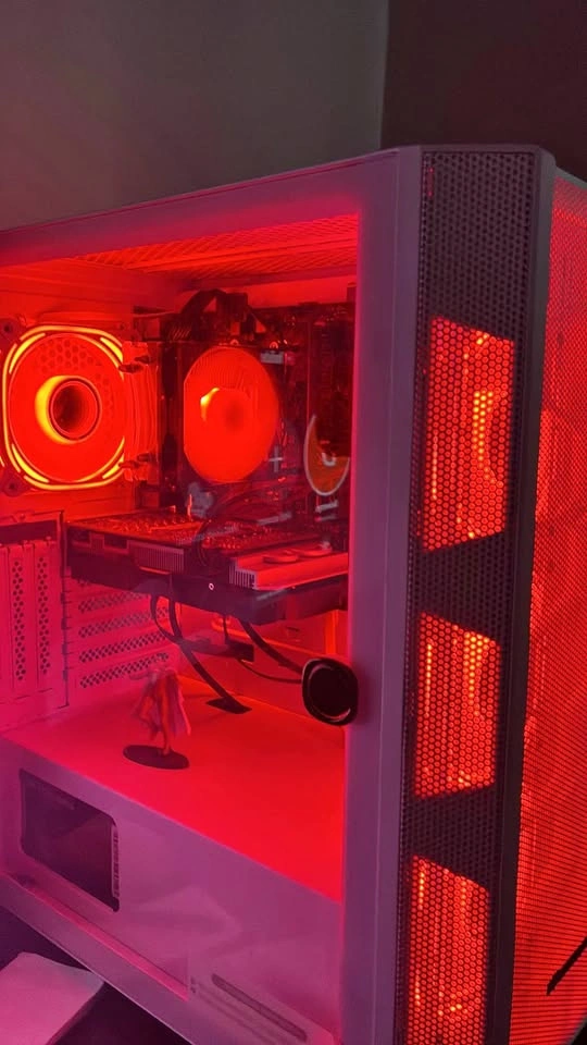 MID TEAR GAMING PC NEED GONE ASAP